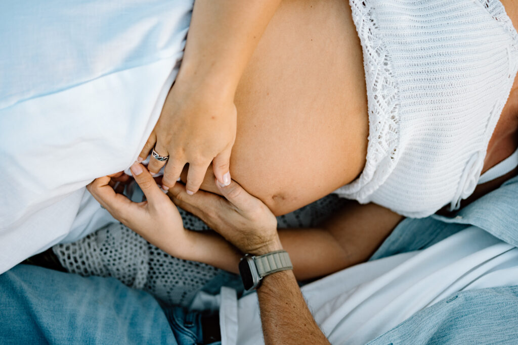 Maternity photography session at Murrell Park Lake Grapevine with expecting couple